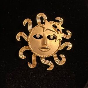 J.J. Jonette Gold Sun‎ Face Pin Rhinestone Eyes